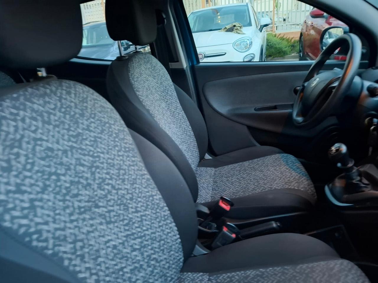 Lancia Ypsilon 1.0 FireFly 5 porte S&S Hybrid Ecochic Silver