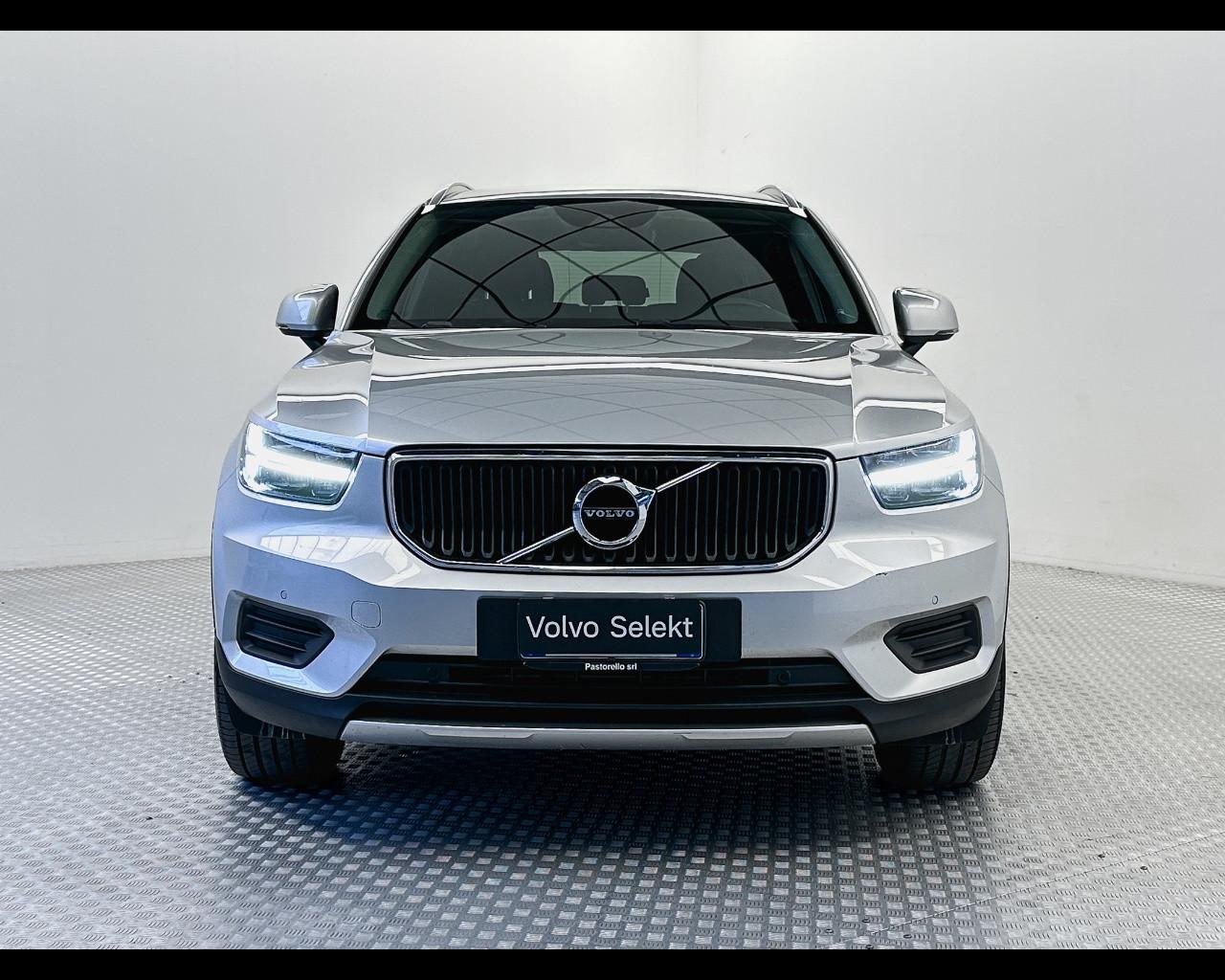 VOLVO XC40 (2017-->) - XC40 D3 AWD Geartronic Momentum