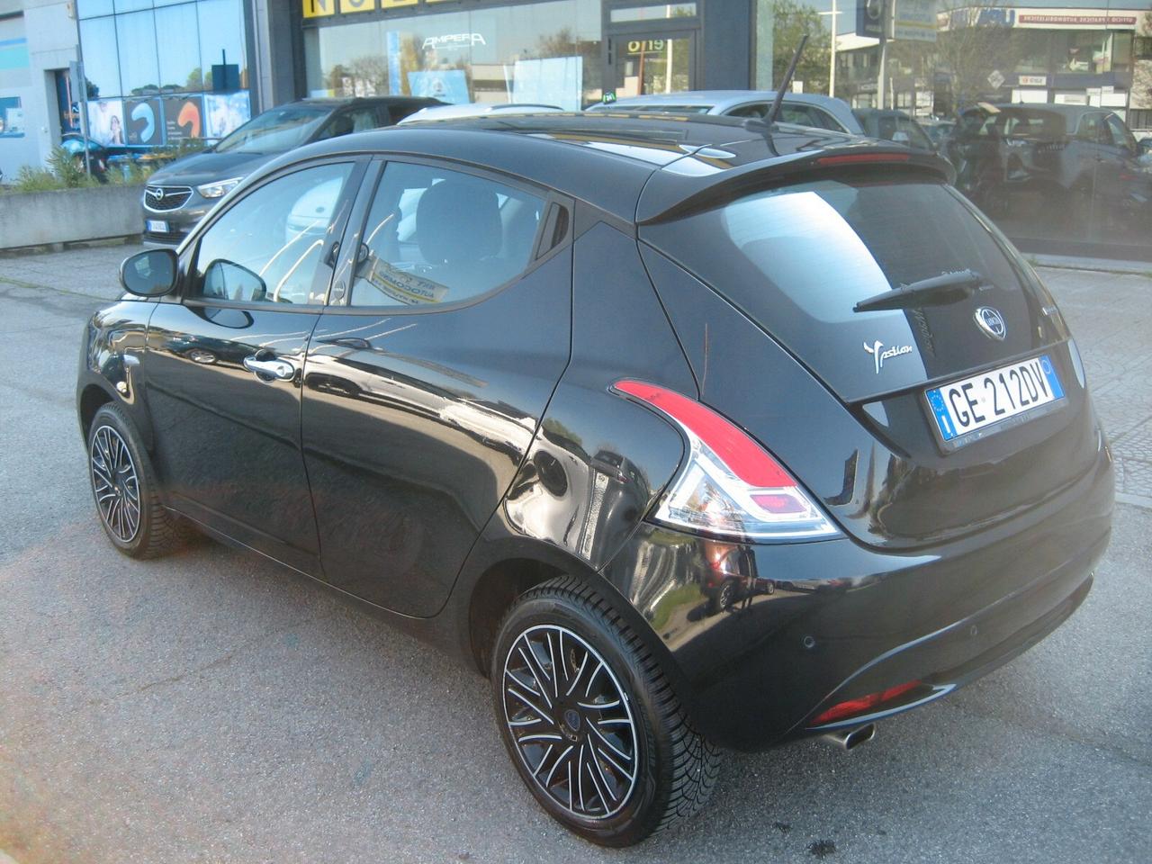 Lancia Ypsilon 1.0 FireFly 5 porte S&S Hybrid Ecochic Gold