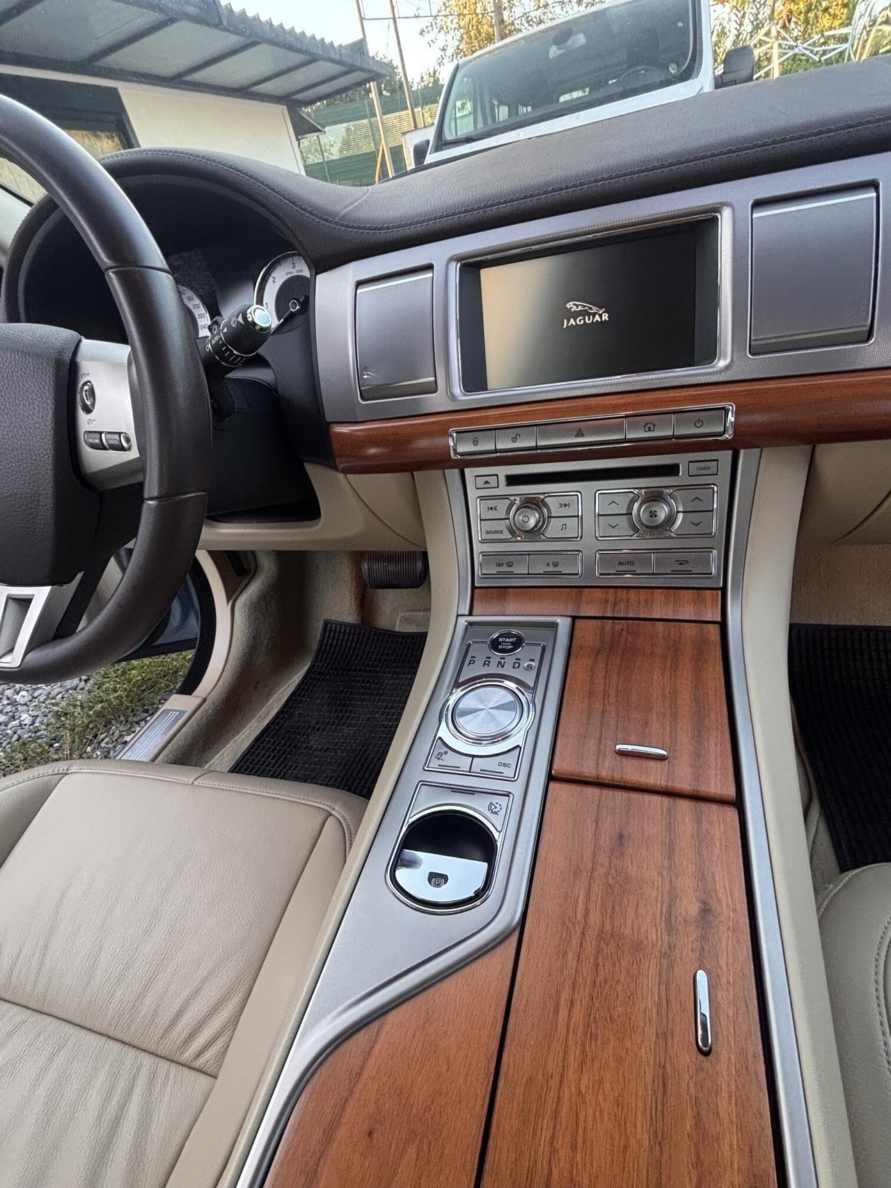 jaguar XF 2.7 D solo 54.000 km