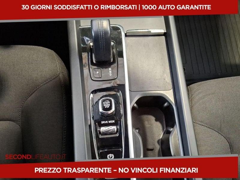 Volvo XC60 2.0 b4 Momentum Pro awd auto
