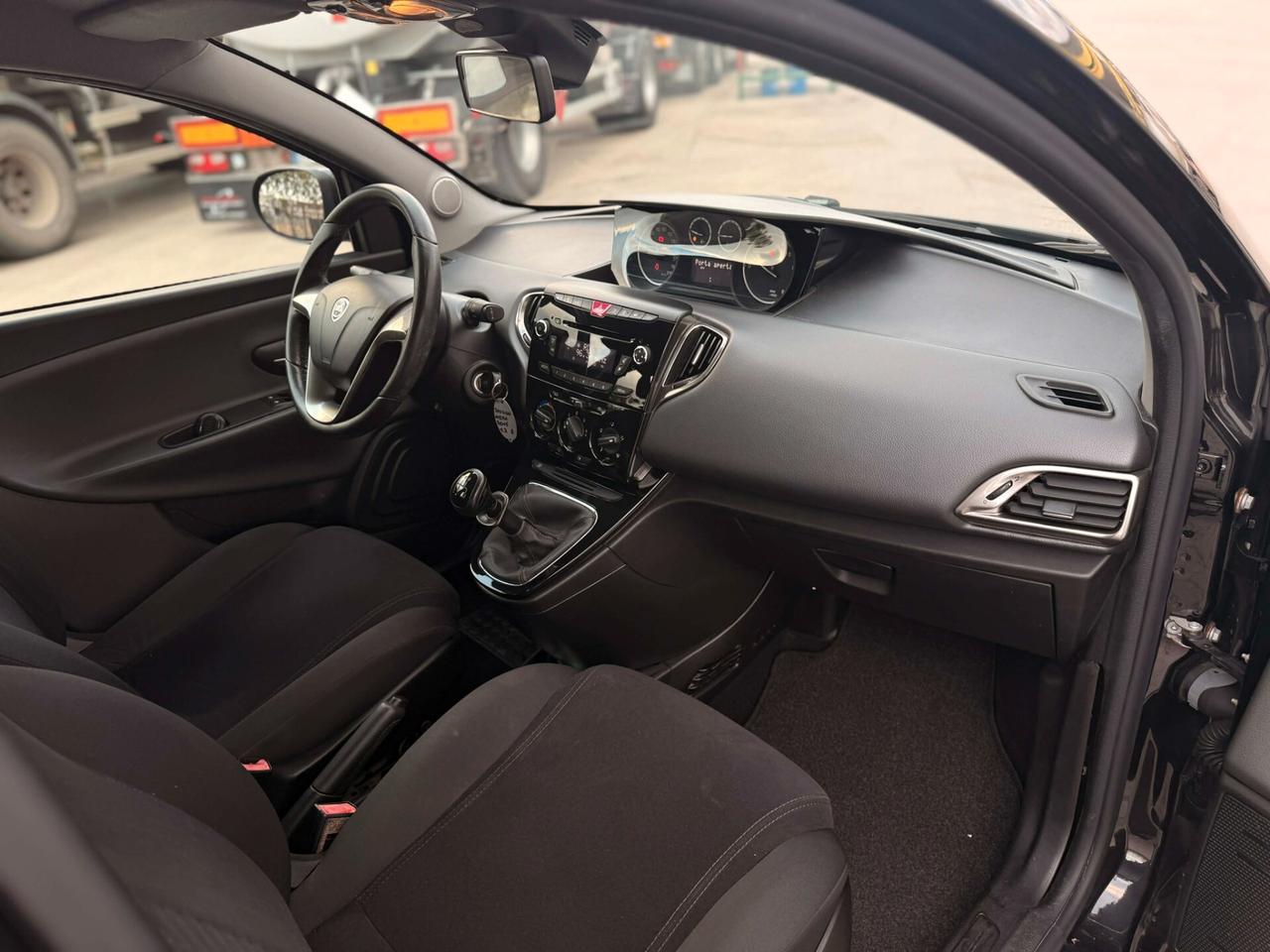 Lancia Ypsilon 1.2 69 CV 5 porte S&S Gold