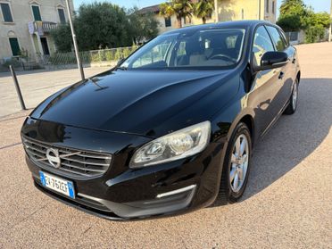 Volvo V60 3D 2.0 D anno 2014 €.2999.. perfetta