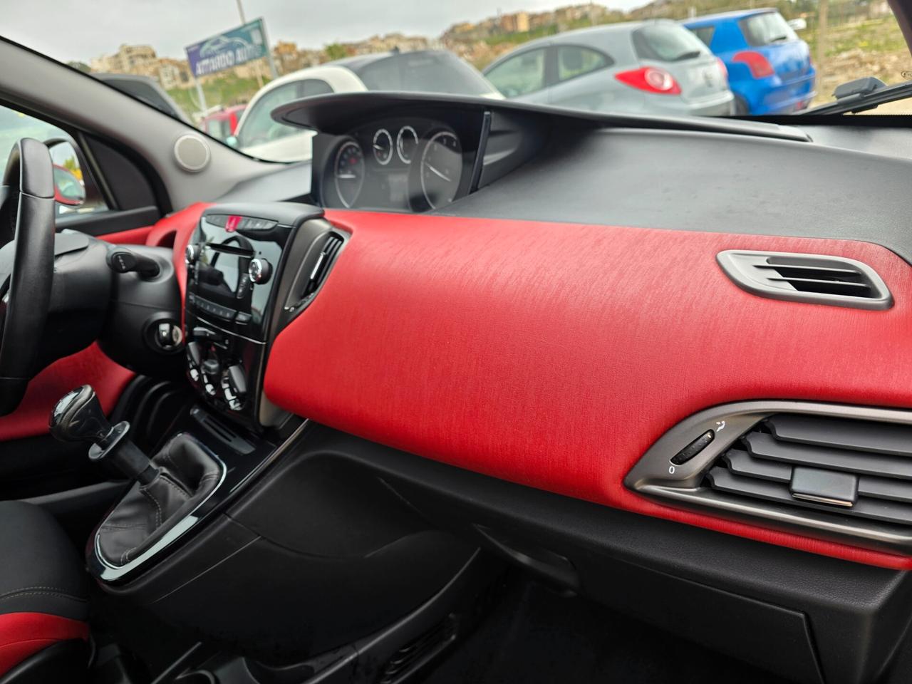 Lancia Ypsilon 1.2 69 CV 5 porte S&S Gold