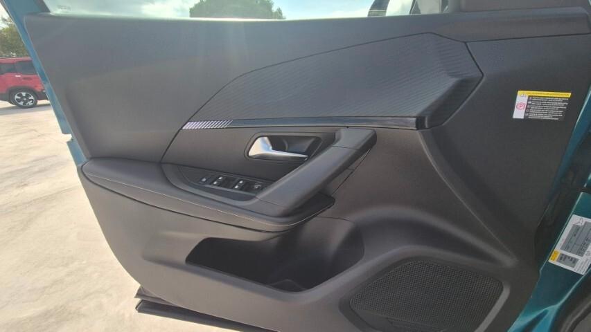 Peugeot 2008 Hybrid 145 e-DCS6 Allure - 2025