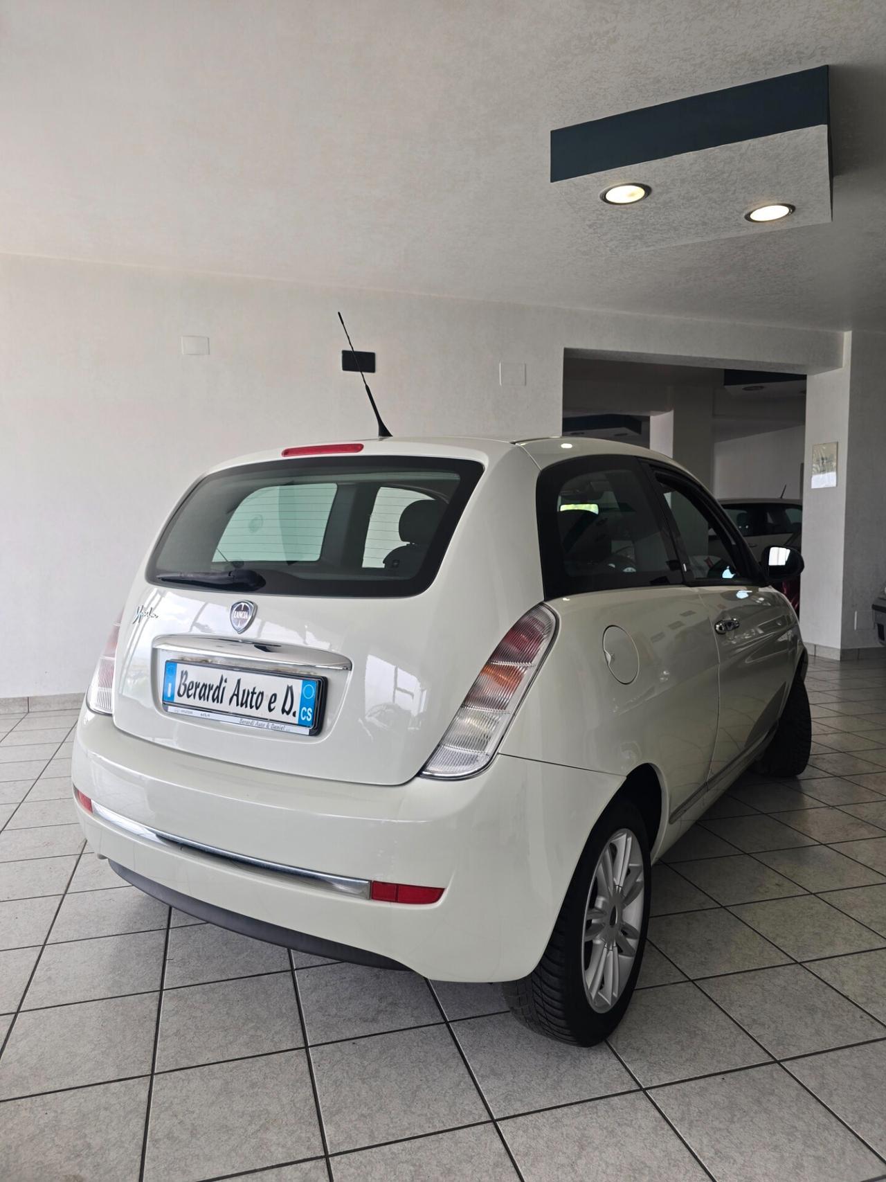 Lancia Ypsilon 1.3 MJT 75 CV Platinum
