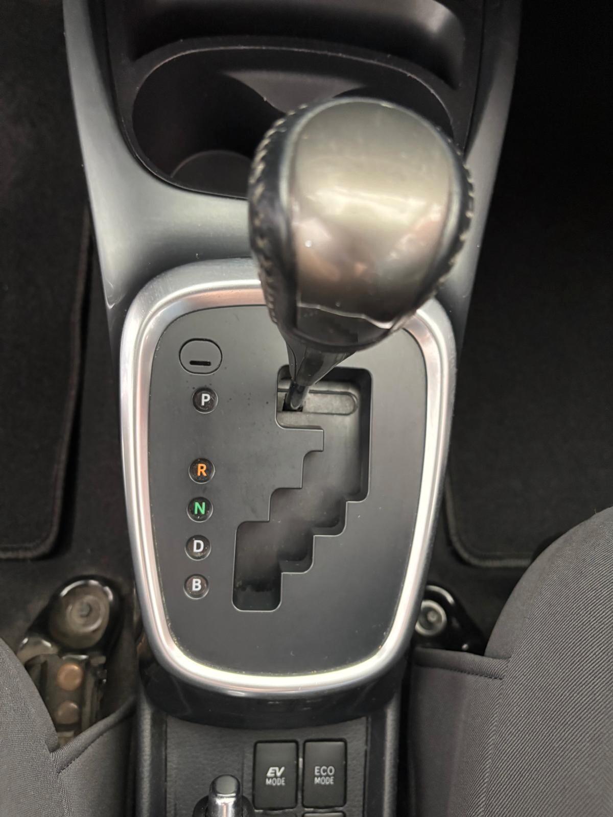 Toyota Yaris 1.5 ANNO 2016 73 CV CAMBIO AUTOMATICO OK NEOPATENTATI