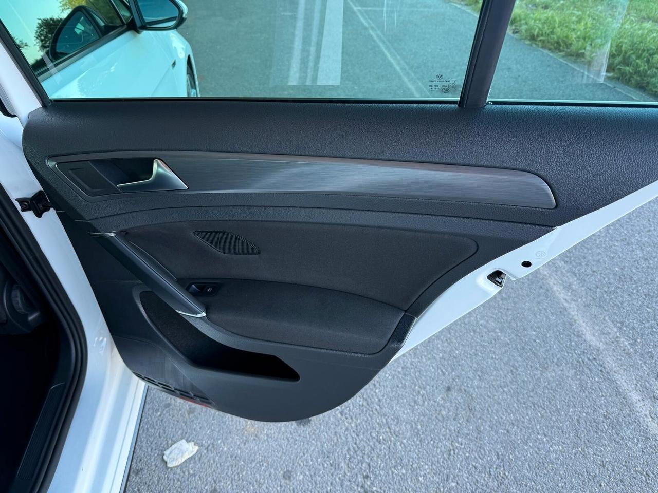 Volkswagen Golf 1.6 TDI 115 CV 5p R line