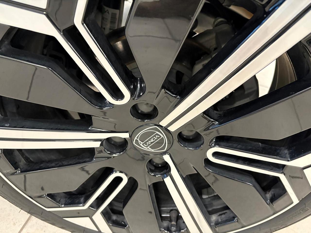 Lancia Ypsilon LX Hybrid 110 e-DCT SPOTICAR