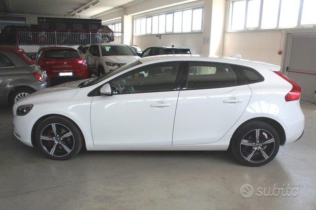 VOLVO V40 D2 Business