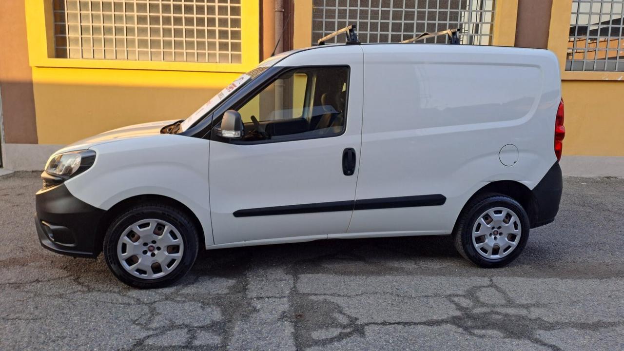 FIAT DOBLO' 1.4 T-JET NATURAL POWER LOUNGE- KM. 73000 - SCAD. BOMBOLE 01/2028 RINNOVABILI!