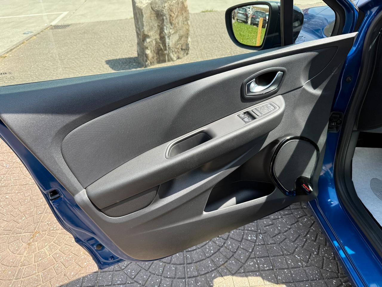 Renault Clio dCi 8V 75 CV 5 porte Moschino Intens