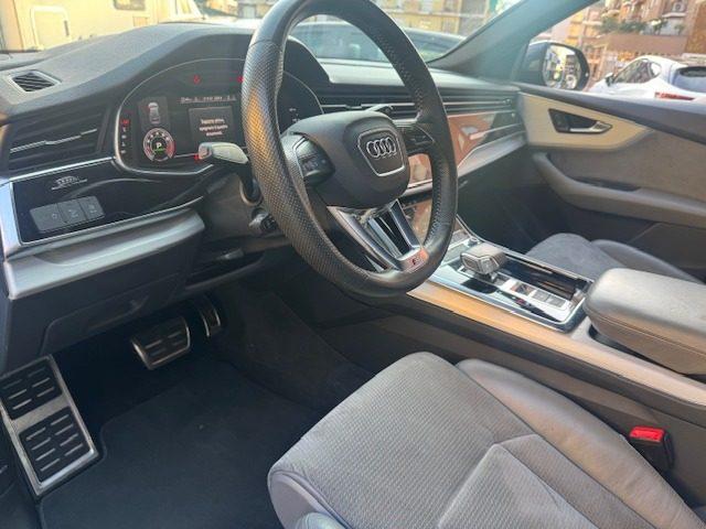 AUDI Q8 55 TFSI quattro tiptronic S-LINE