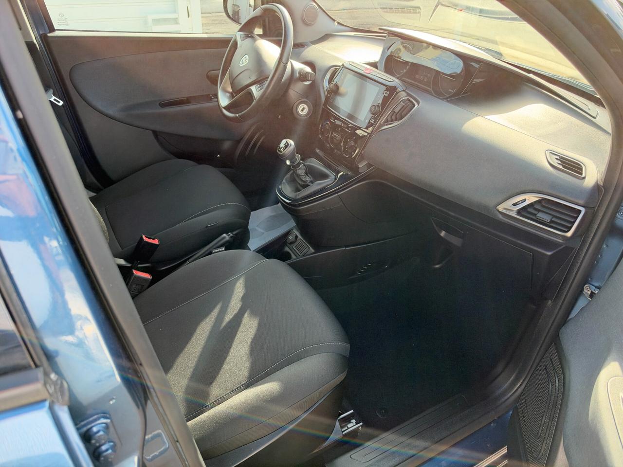 Lancia Ypsilon 1.0 FireFly 5 porte S&S Hybrid Gold