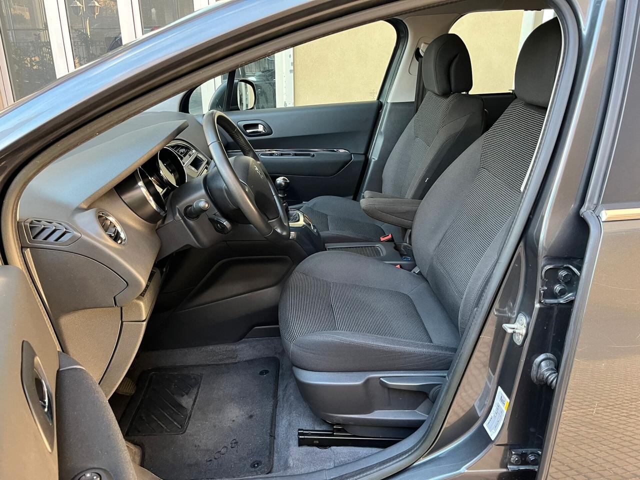 Peugeot 5008 1.6 HDi 115CV Business 7 Posti