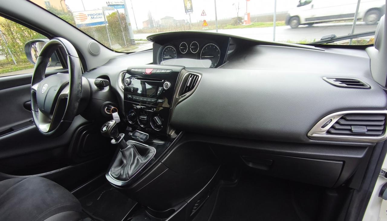 Lancia Ypsilon 0.9 TwinAir 85 CV 5 porte Metano Ecochic Gold