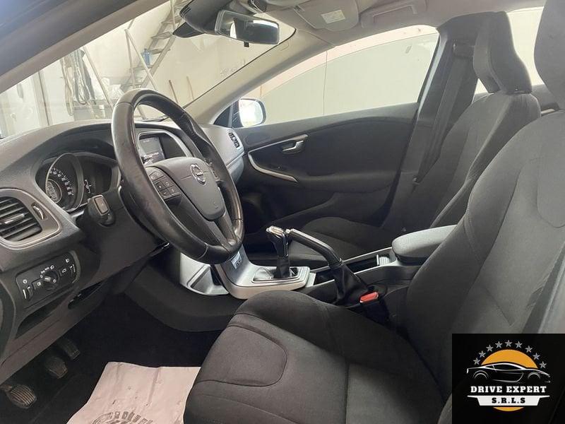 Volvo V40 D2 Geartronic R-Design Momentum