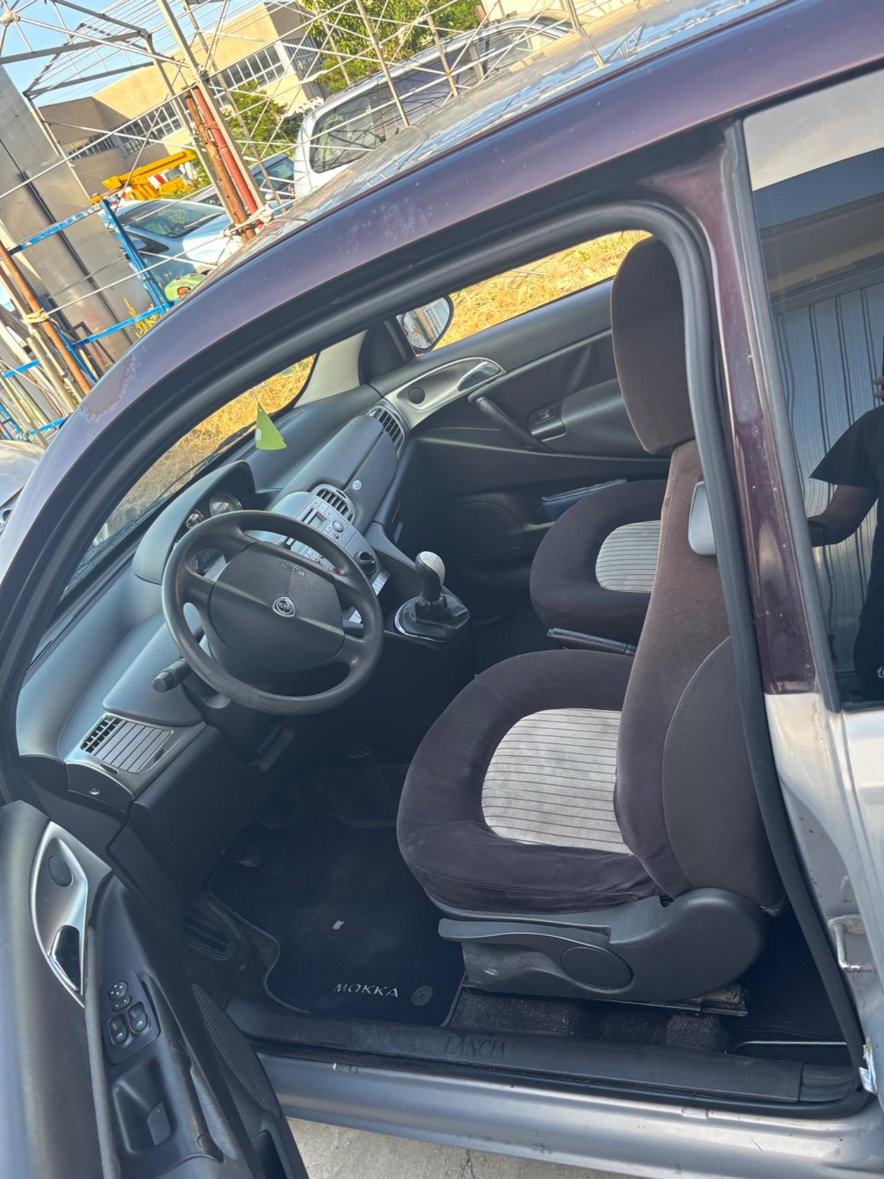 Lancia Ypsilon 1.3 MJT 75 CV Platino