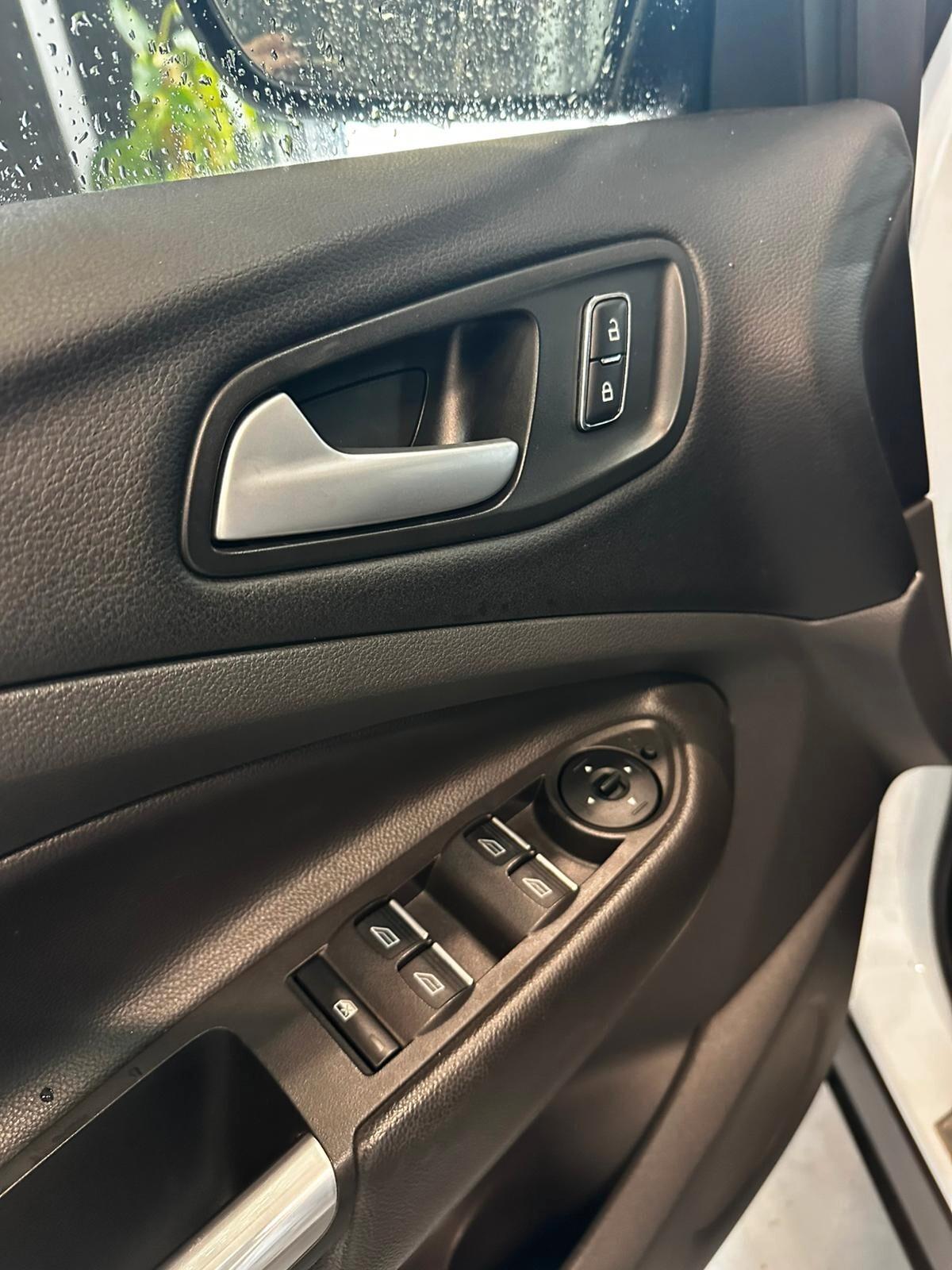 Ford Kuga 2.0 TDCI 150 CV S&S 4WD Titanium