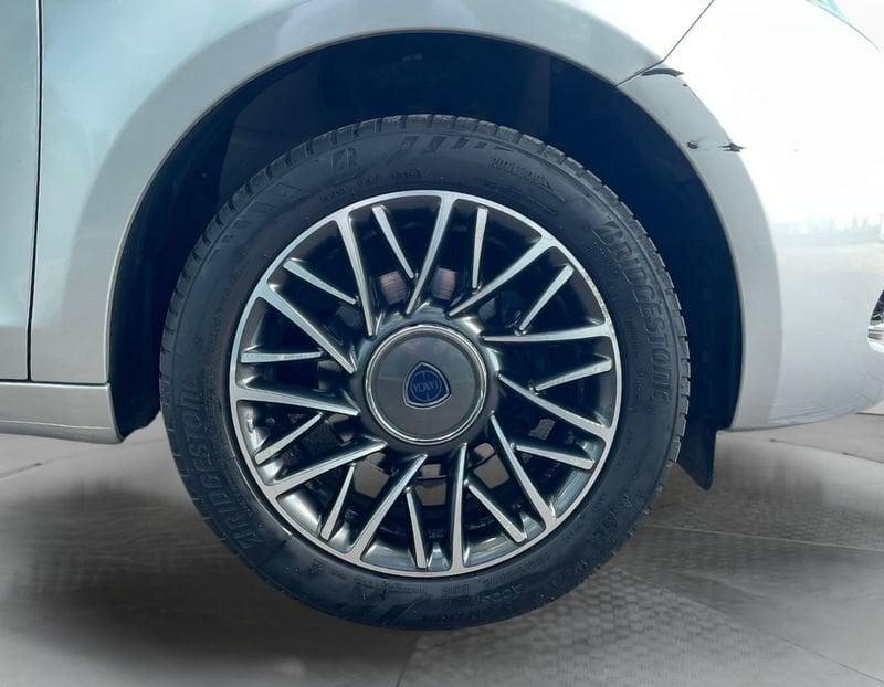 Lancia Ypsilon 1.2 69 CV 5 porte Gold