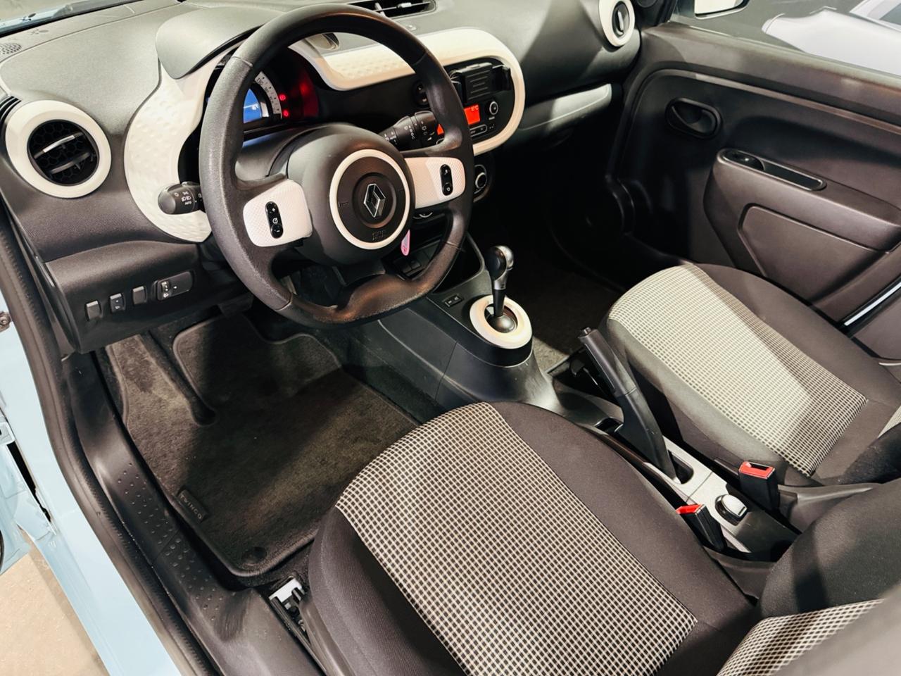 Renault Twingo 22KW TOTAL ELETRIC*200 KM AUTONOMIA*NEOPATENTATI*