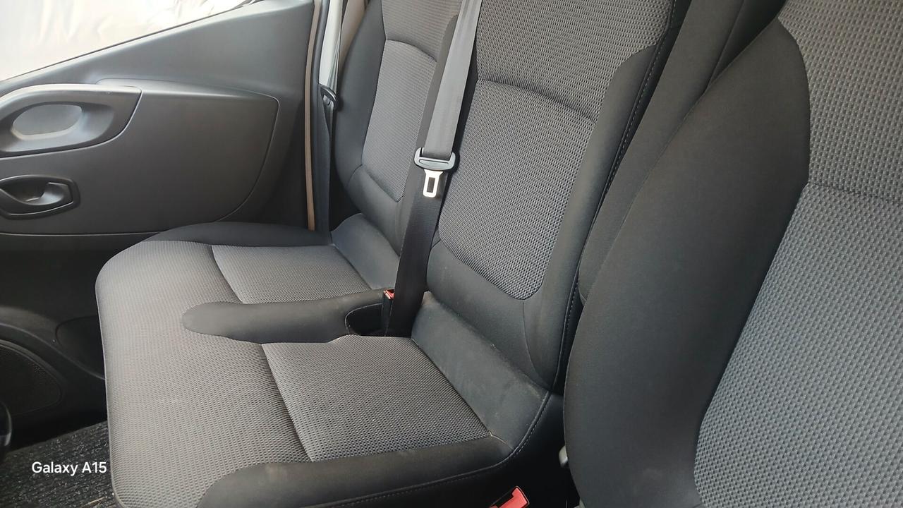 Renault Trafic T27 2.0 dCi LUNGO IVATO