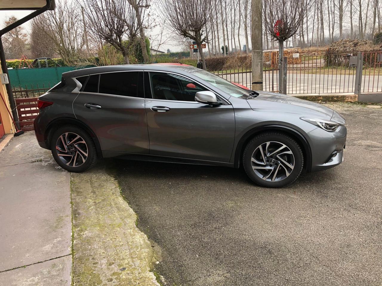 INFINITI Q30