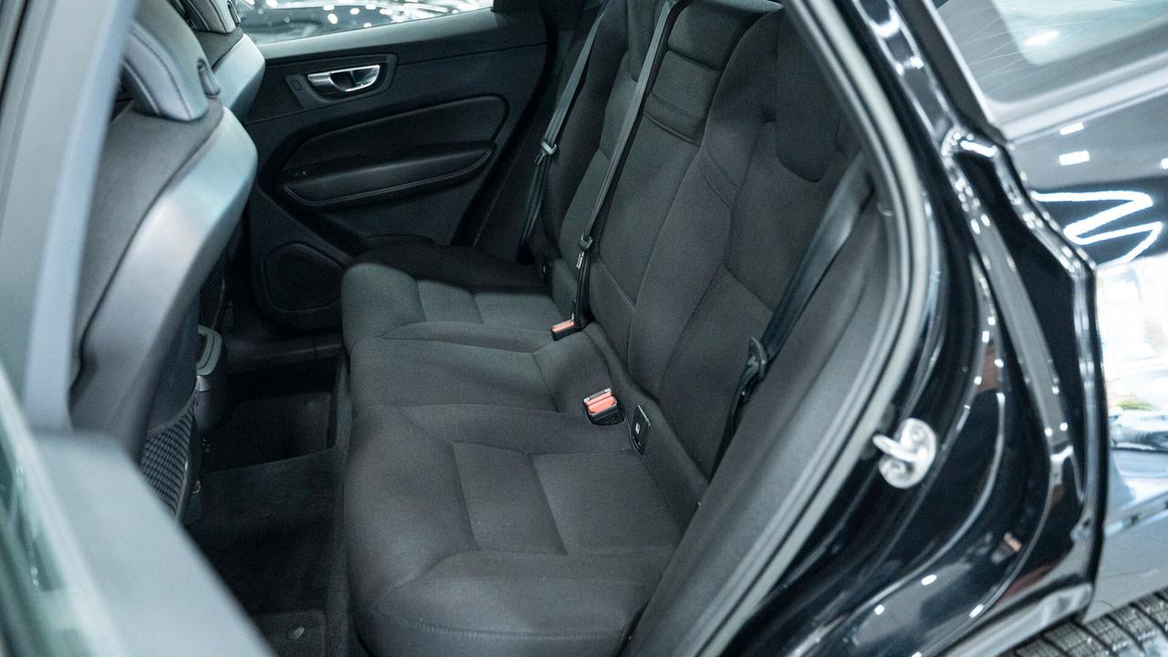 Volvo XC 60 XC60 B4 D 2.0 GEARTRONIC MOMENTUM SPORT LED NAVI FULL OPTIONAL