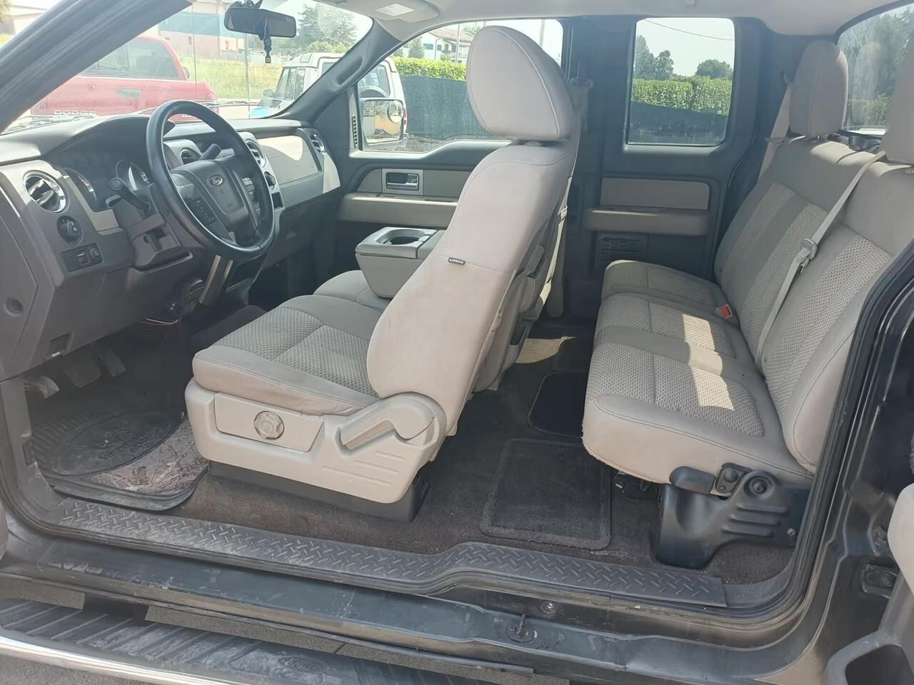 Ford F 150 autocarro targa italiana