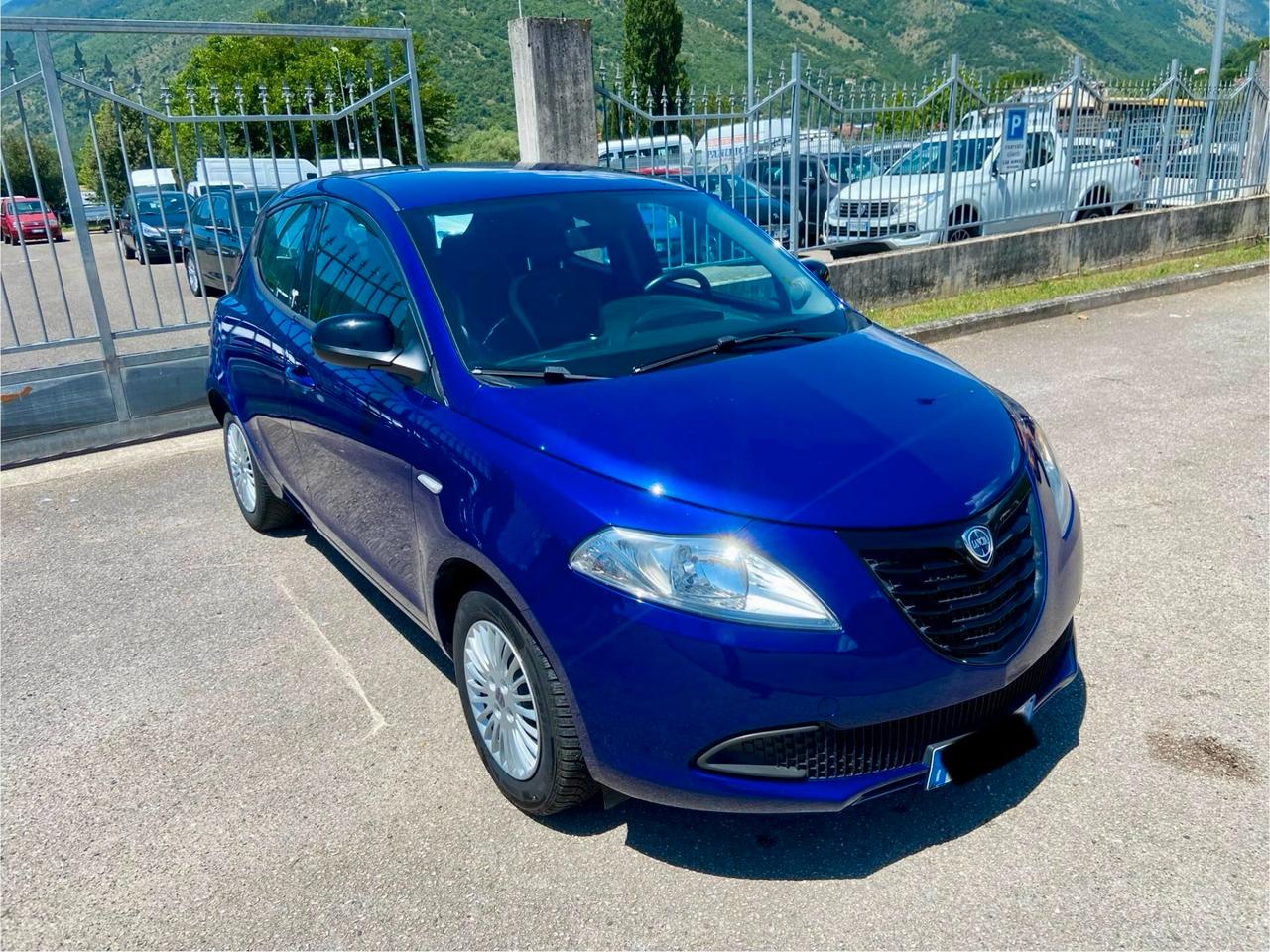 Lancia Ypsilon 1.2 69 CV 5 porte S&S Silver NEOPATENTATI