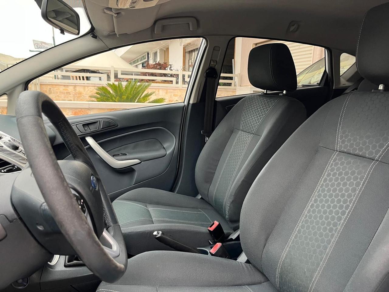 Ford Fiesta 1.4 TDCi 68CV 5 porte Titanium