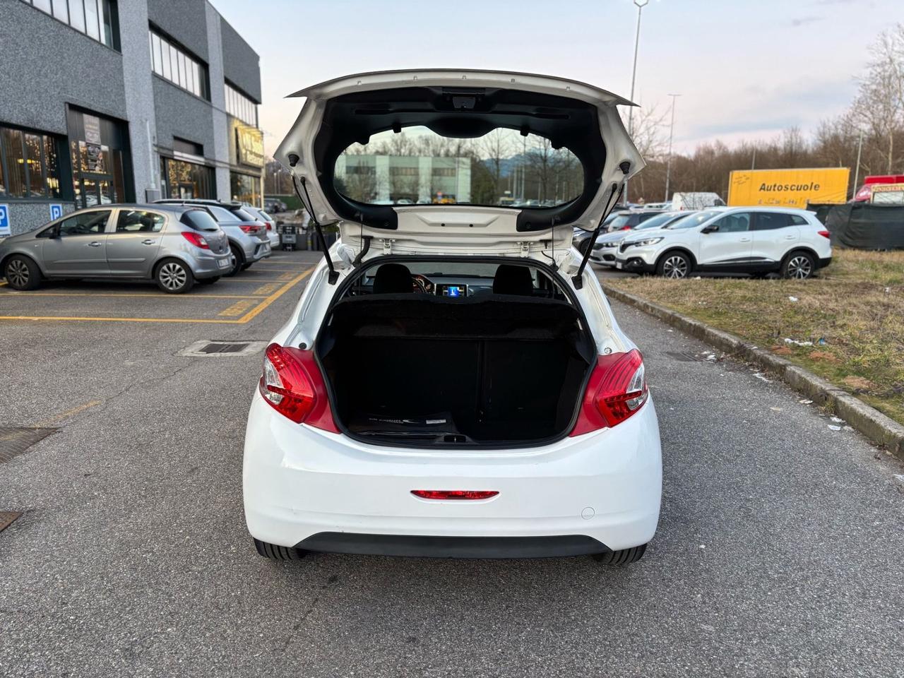 Peugeot 208 1.4 HDi 68 CV 3 porte Allure