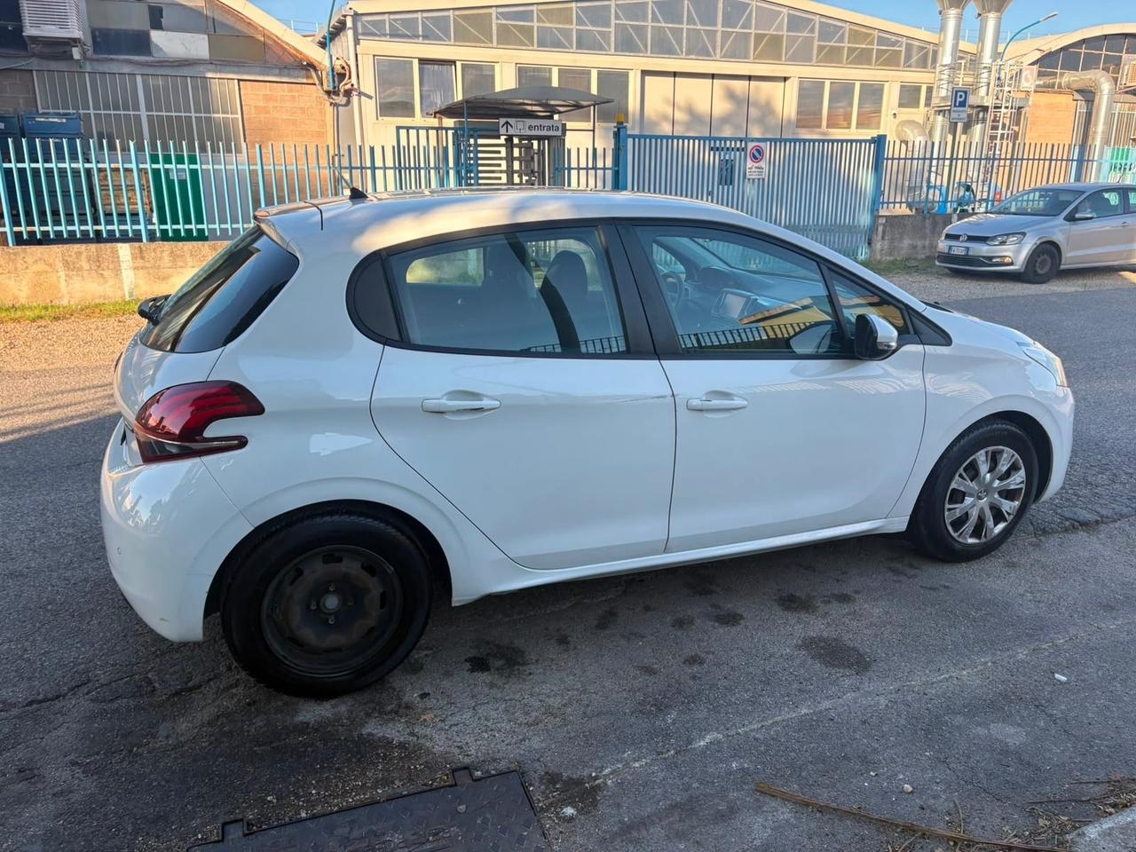 Peugeot 208 PureTech 82 5 porte Active 2017 167.000 KM