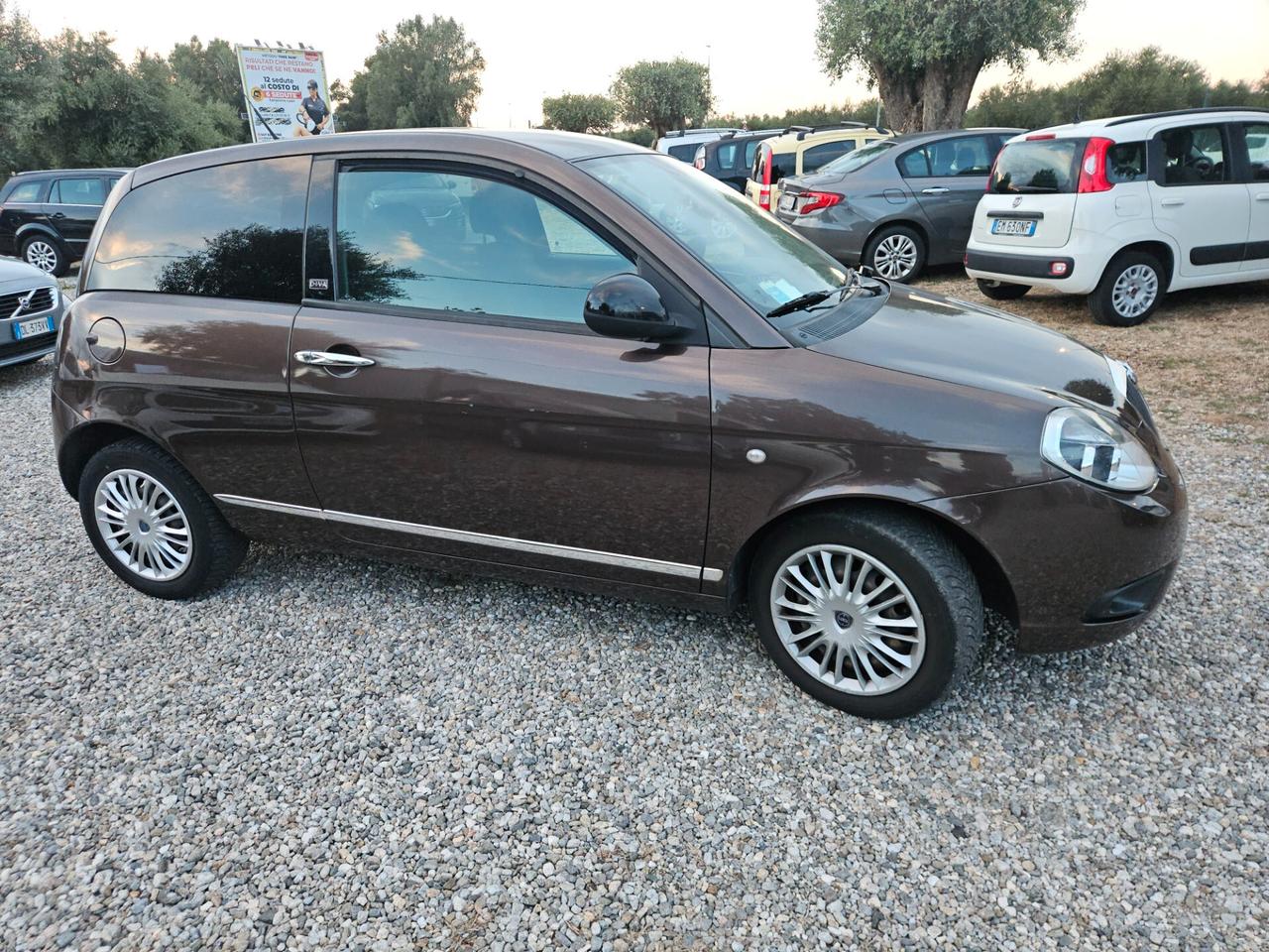 Lancia Ypsilon 1.3 MJT 75 CV Diva