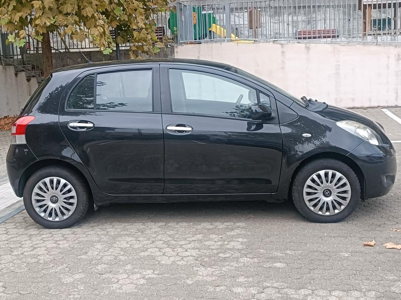 Toyota Yaris 1.0 5 porte Sol