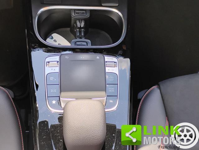 MERCEDES-BENZ A 200 Premium