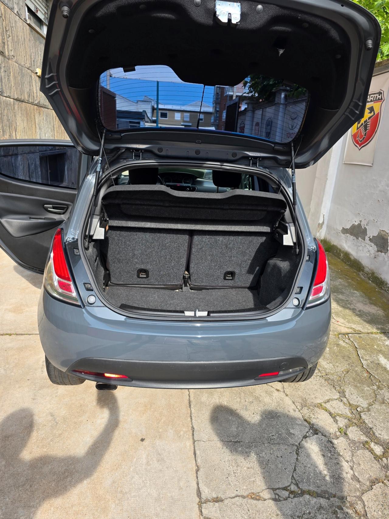 Lancia Ypsilon 1.2 69 CV PERFETTA
