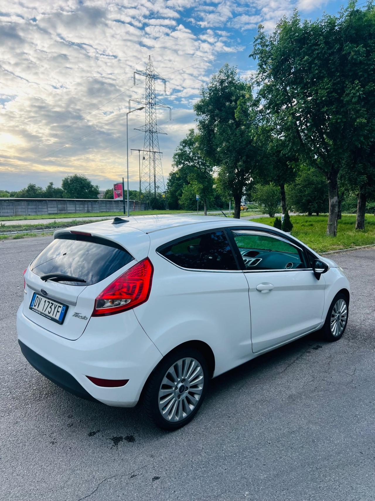 Ford Fiesta 1.4 TDCi 68CV 3 porte Titanium