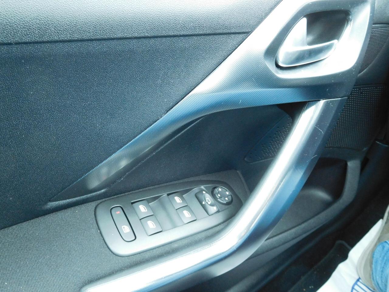 Peugeot 2008 BlueHDi 120 EAT6 S&S Allure