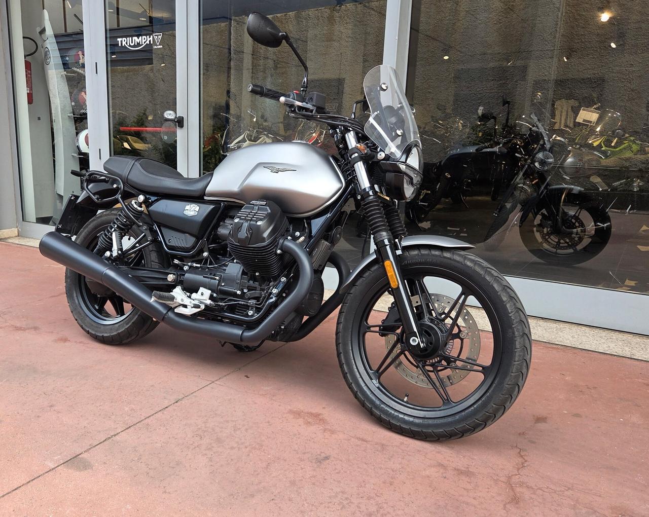 Moto Guzzi V7 Stone