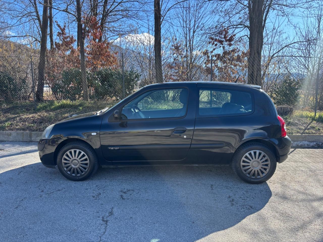 Renault Clio 1.4 16V 3p Luxe NEOPATENTATI