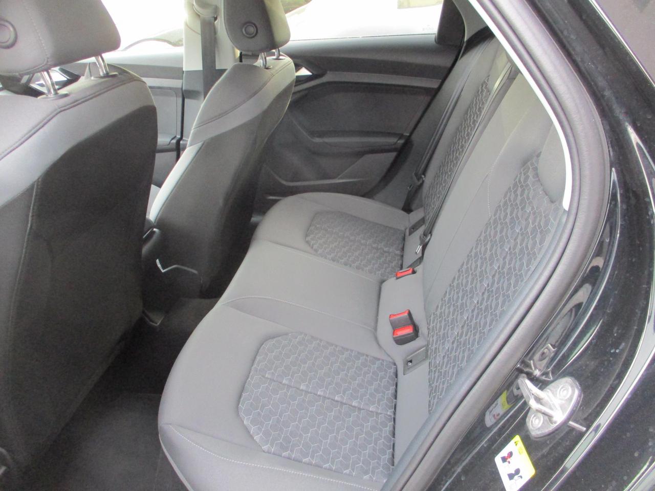 Audi A1 Sportback 30 1.0 tfsi Identity Black 116cv s-tronic