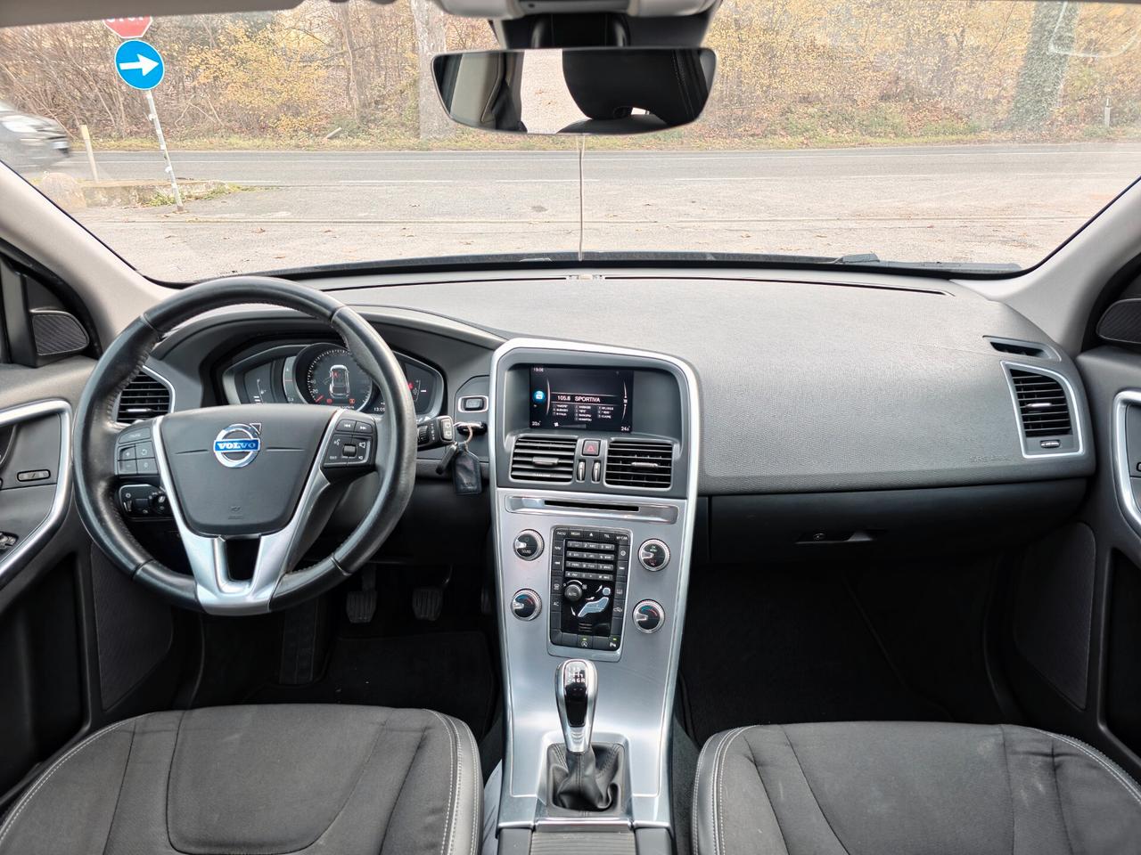 Volvo XC 60 XC60 D3 Geartronic R-design 2017-E6 Manuale