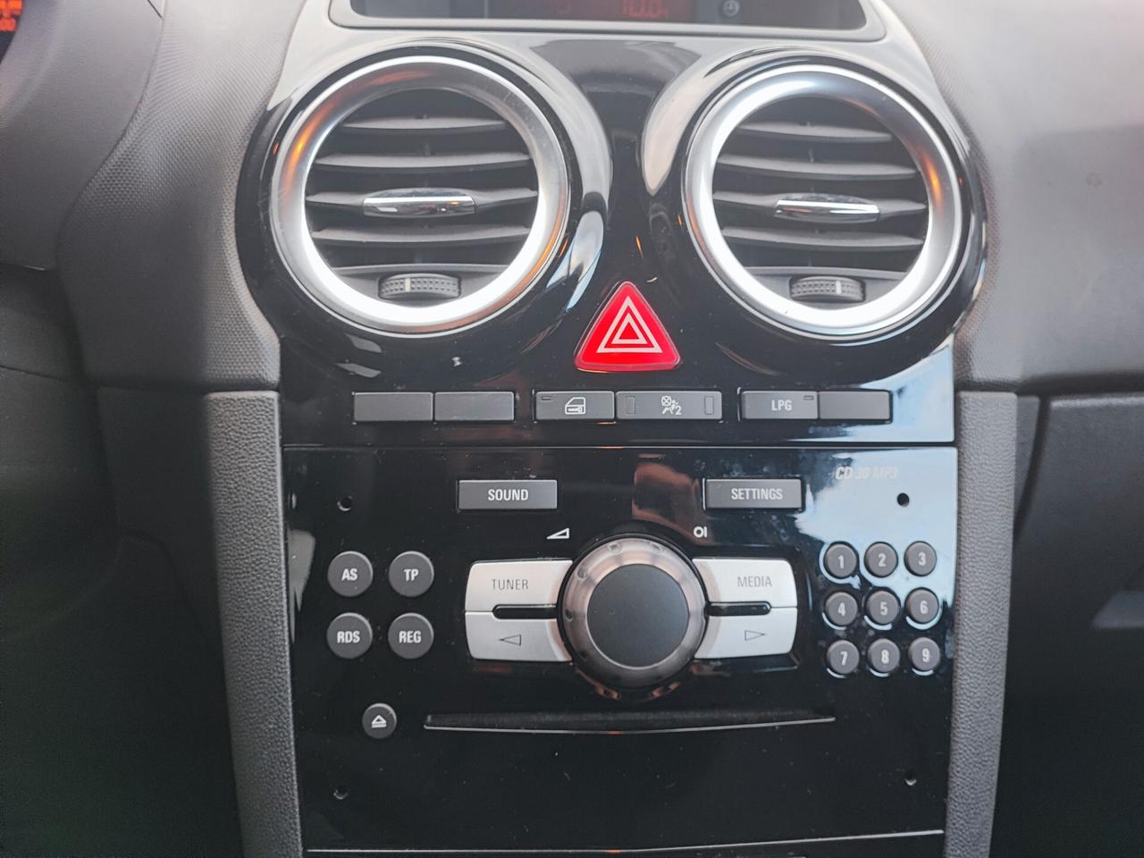 Opel Corsa 1.2 GPL-TECH b-color