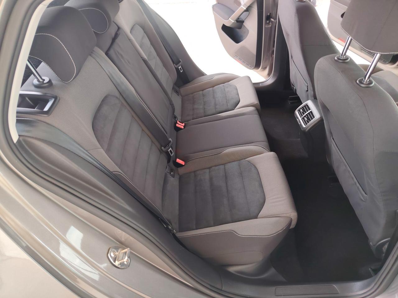 Volkswagen Golf 2.0 TDI 5p. Highline BlueMotion Technology