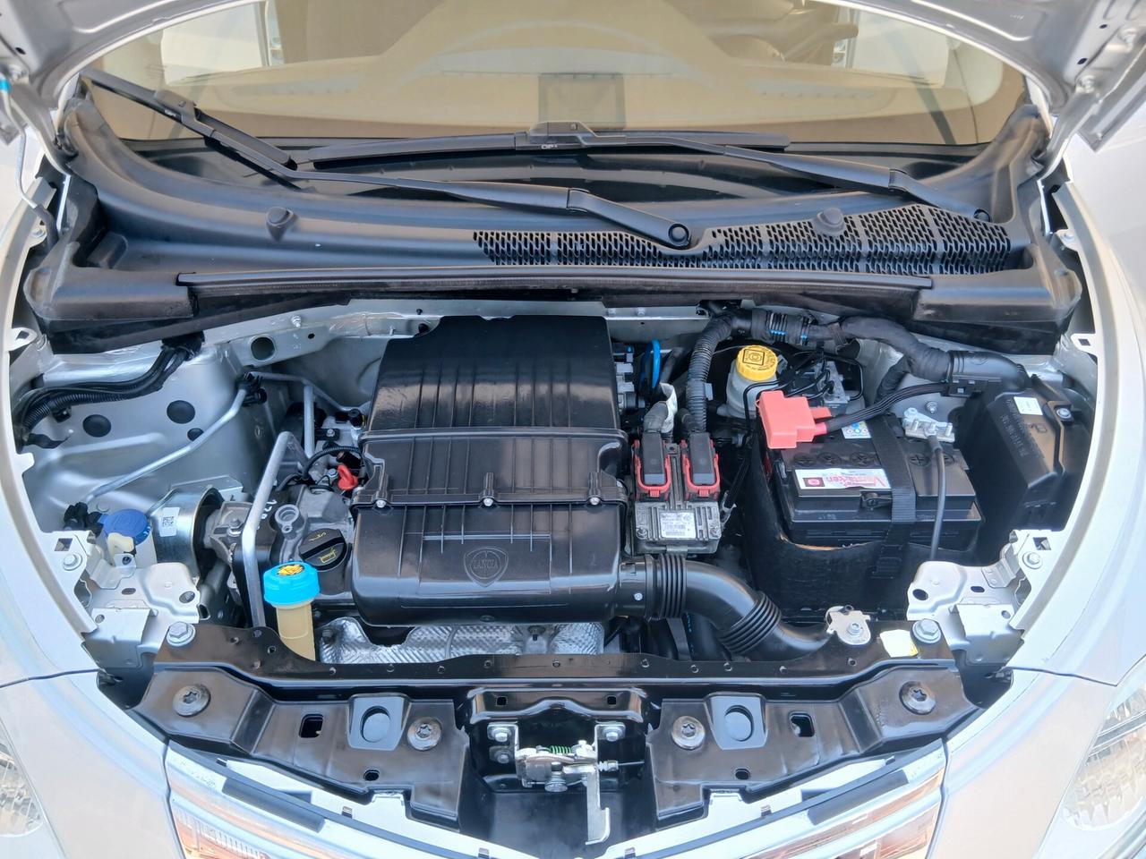 Lancia Ypsilon 1.2 69 CV 5 porte full 13