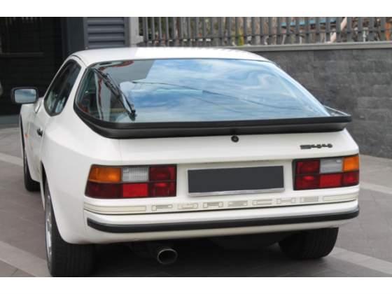 Porsche 944