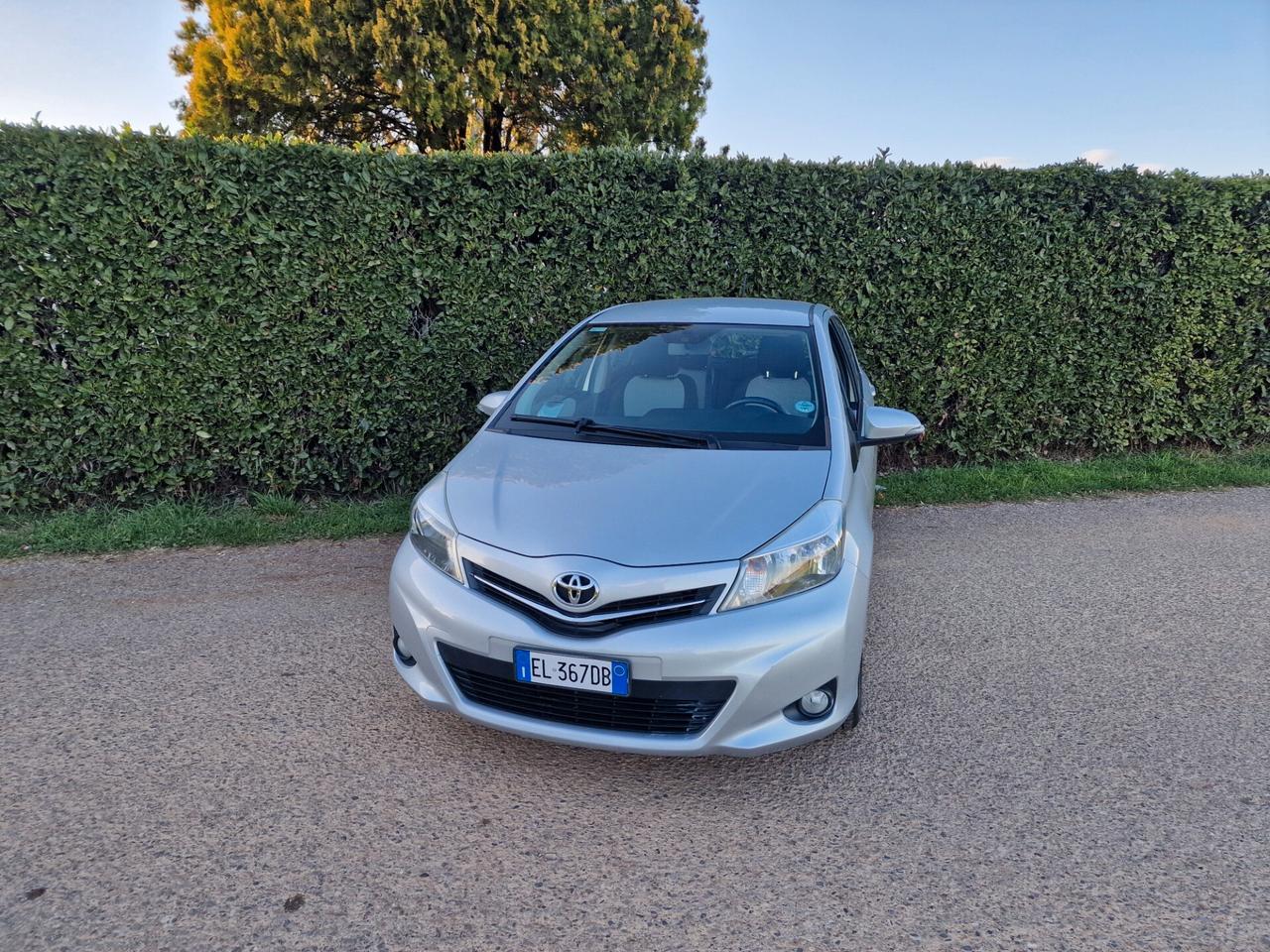 Toyota Yaris 1.3 5p Lounge CVT
