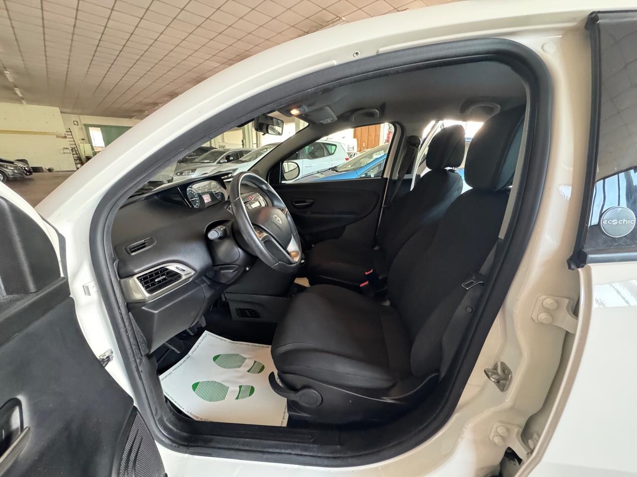 Lancia Ypsilon 1.0 FireFly 5 porte S&S Hybrid Ecochic Gold