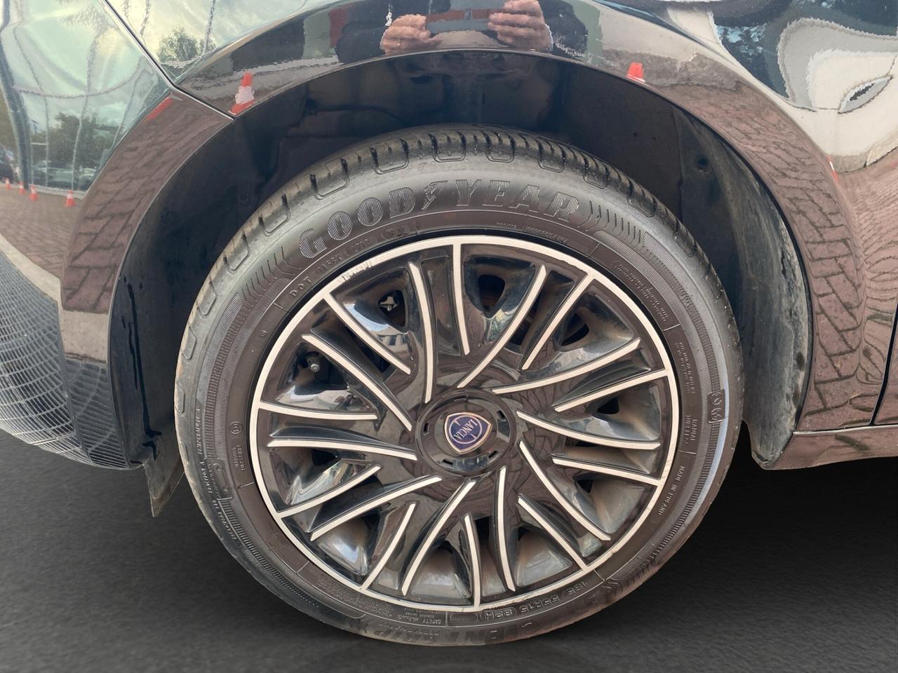 Lancia Ypsilon 1.0 FireFly 5 porte S&S Hybrid Gold